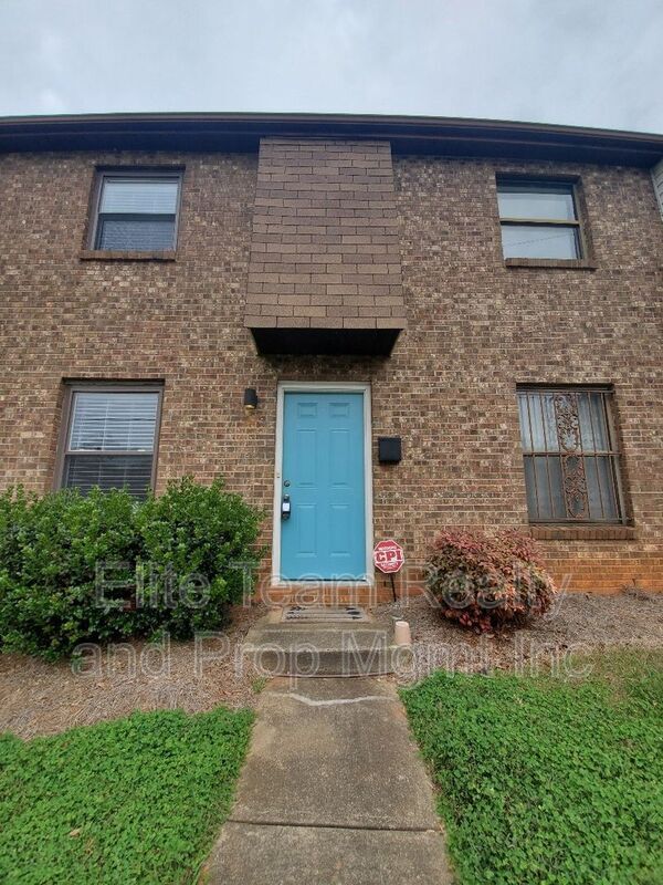 Primary Photo - 309 Cemetery St