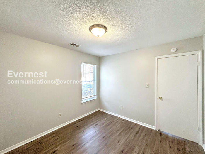 Building Photo - 5949 Shannon Dr