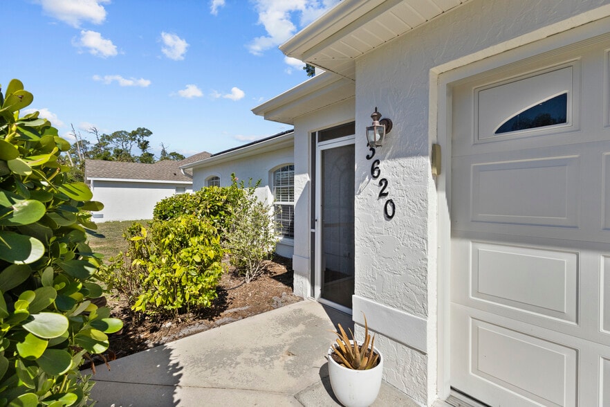 Building Photo - 3620 Candia Ave