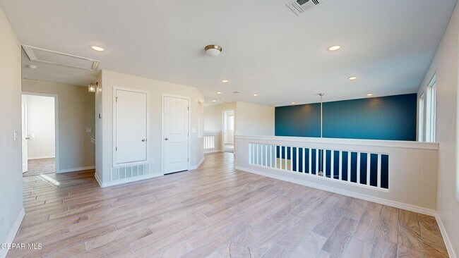 Building Photo - 500 La Entrada Cir