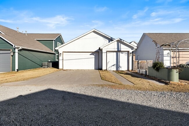 Building Photo - Luxury Rental in the Heart of the Rose District