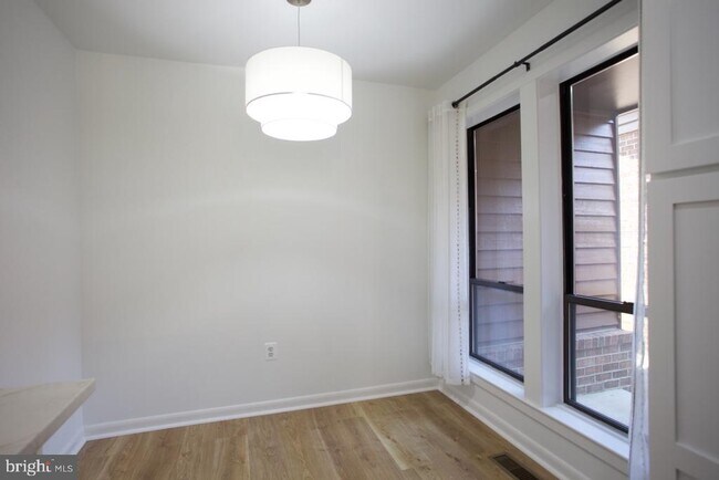 Building Photo - 5249 Strathmore Ave