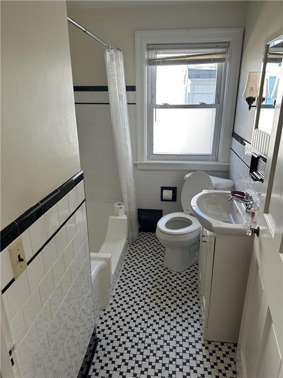 Building Photo - 70 Community Dr