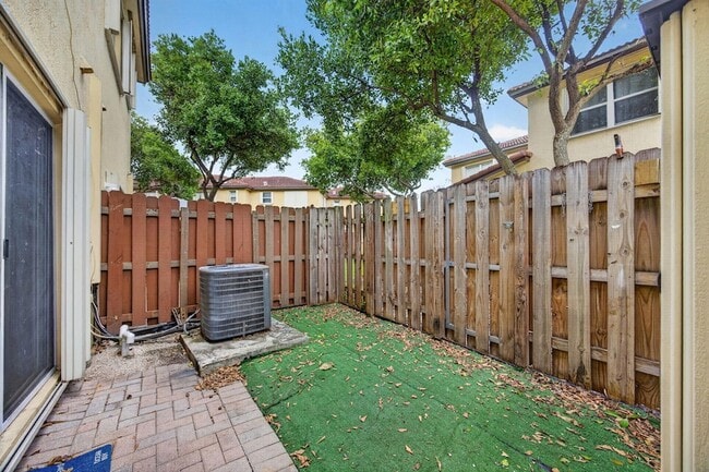 Building Photo - 1575 NE 33rd Ave