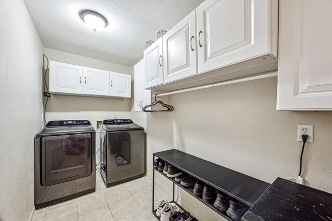 Building Photo - 6227 Creekside Ln