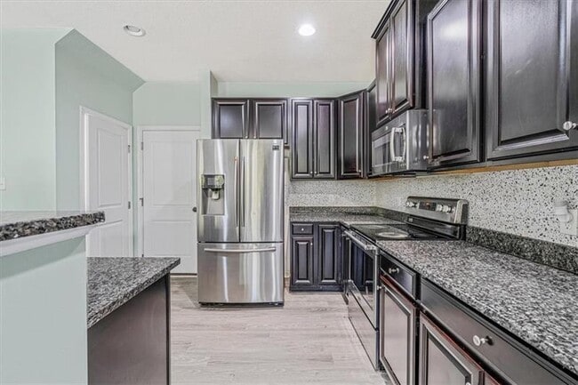 Building Photo - 8059 Hinsdale Ln