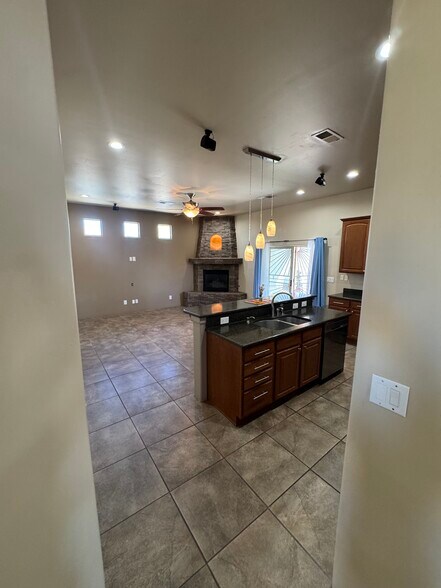 Building Photo - 4600 6th St NW