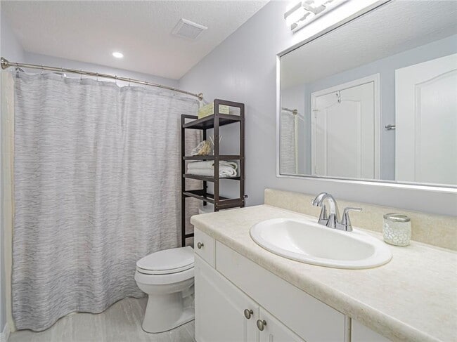 Building Photo - 5080 Fairways Cir