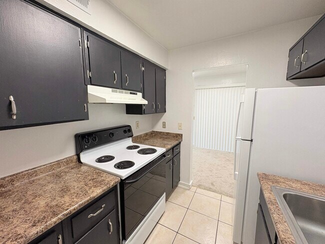 Building Photo - 1530 Live Oak Dr