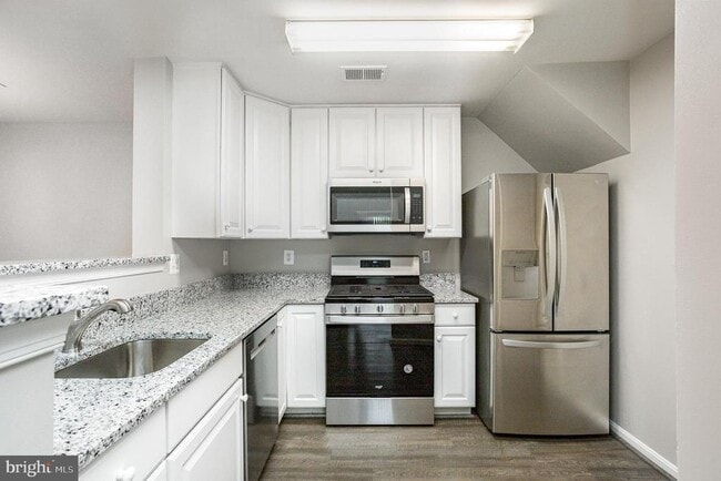 Building Photo - 1060 Gardenview Loop