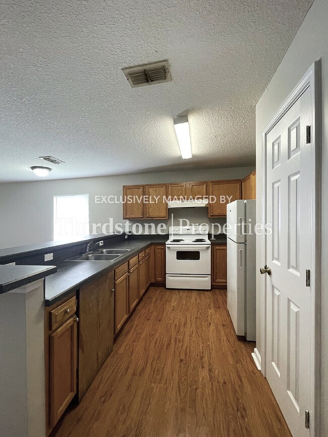 Building Photo - 9248 8th Ave