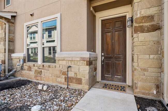 Building Photo - 13800 Lyndhurst St