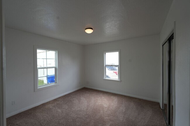 Building Photo - 917 ALAMEDA WU