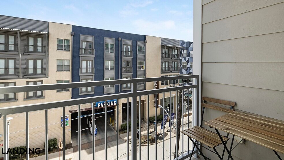 Building Photo - 3001 Crockett St