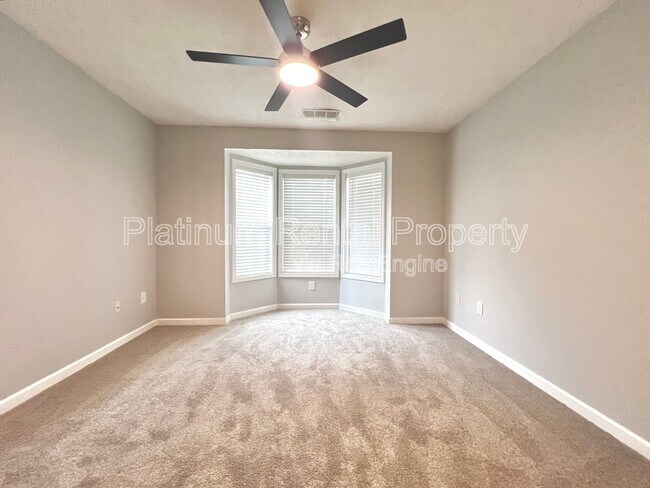 Building Photo - 725 Avening Ct