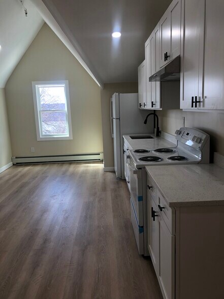 Building Photo - 385 Palisade Ave