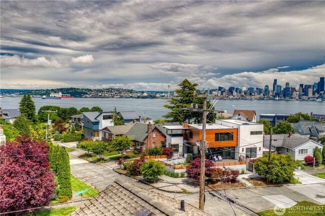 Building Photo - 2bd/2.5ba Seattle Townhome