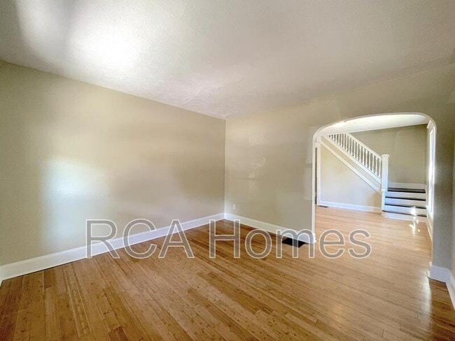 Building Photo - 1555 Barth Ave
