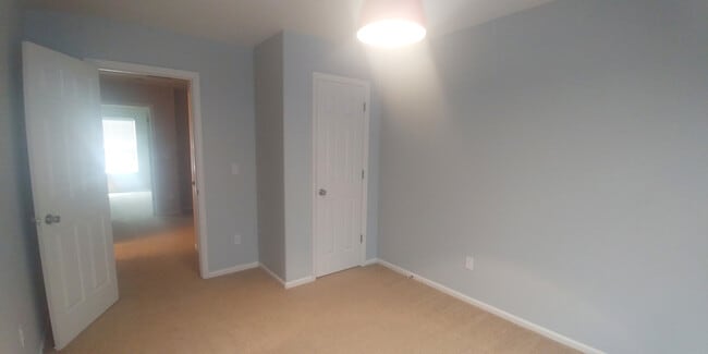 Building Photo - Cross Creek Townhome - 3 Bedroom 3 Bath to...