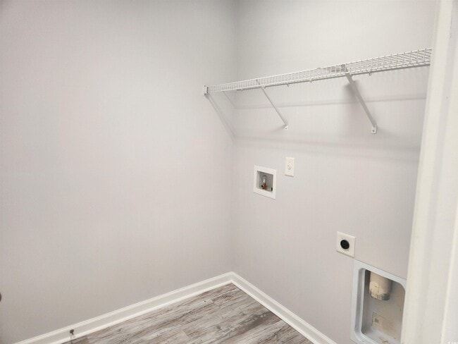 Building Photo - 247 Grv Pk Lp