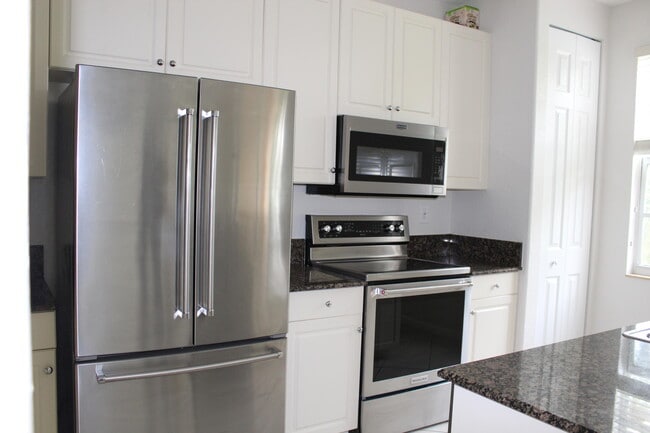 Building Photo - 7417 Brielle Dr