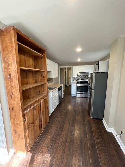 Building Photo - 412 Kenwood Ave