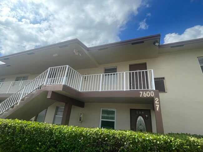 Building Photo - 7600 NW 5th Ct