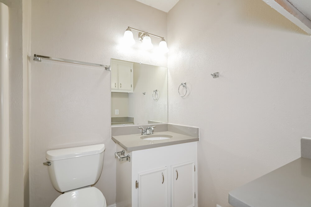 Building Photo - 302 Memorial Dr