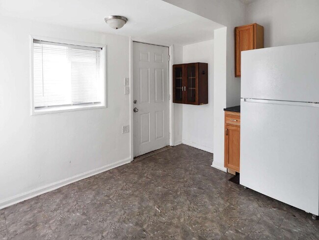 Building Photo - Section 8 approved! - 3 Bed Lower Level Duplex Available Now