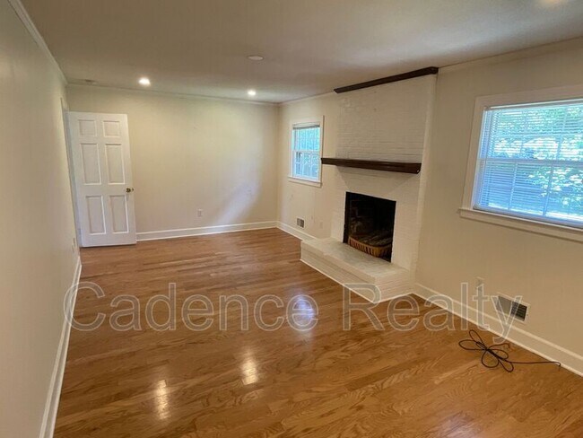 Building Photo - 114 Cardinal Dr S