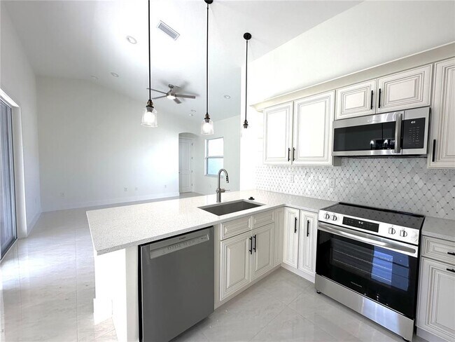 Building Photo - 1466 Dewitt St