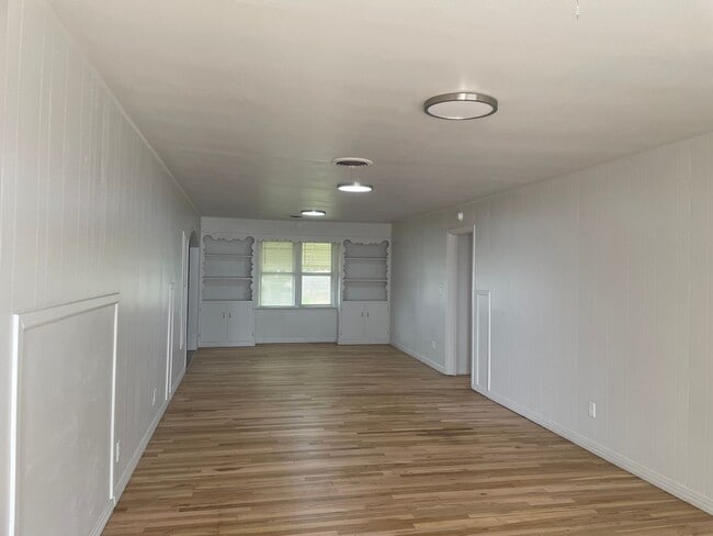Building Photo - 1112 N 9th St