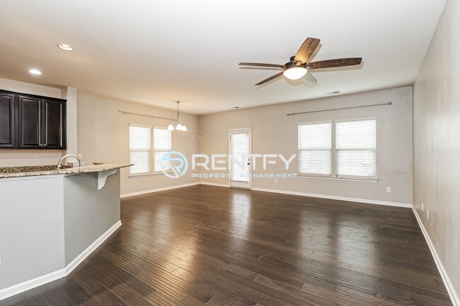 Building Photo - 3303 Major Samuals Way