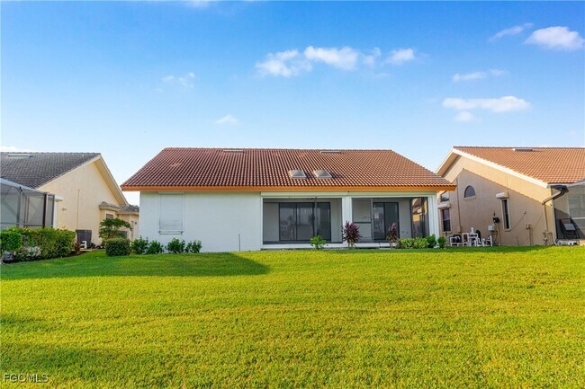 Building Photo - 12630 Kelly Palm Dr