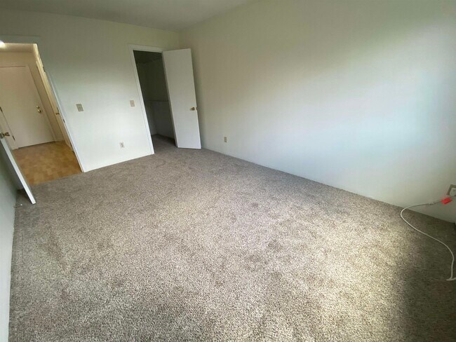 Building Photo - 379 Huse Rd