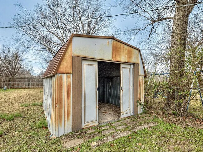 Building Photo - 1208 Jet Dr