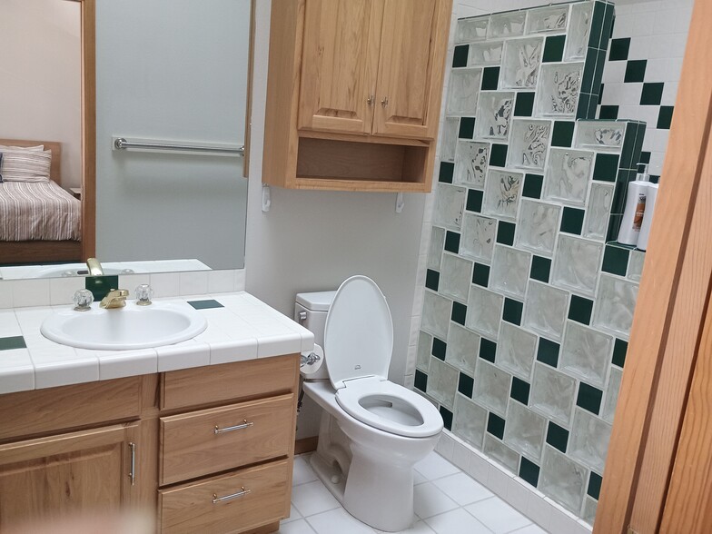 Building Photo - 23684 Pondview Plz