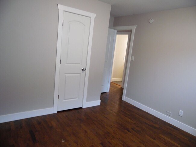 Building Photo - 2813 Henderson Dr