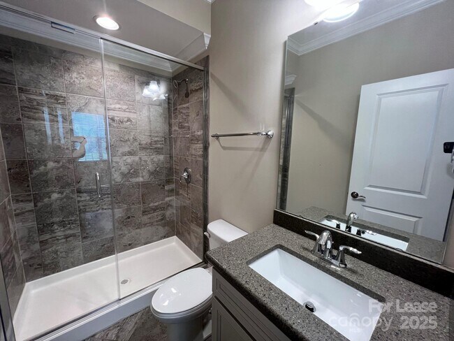 Building Photo - 15531 Laverack Ln