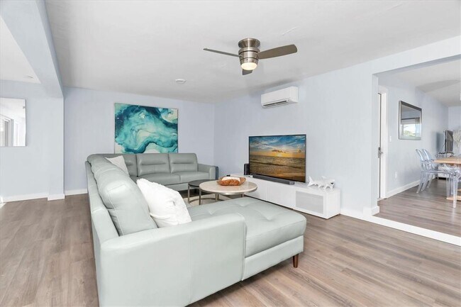 Building Photo - 104 24th St