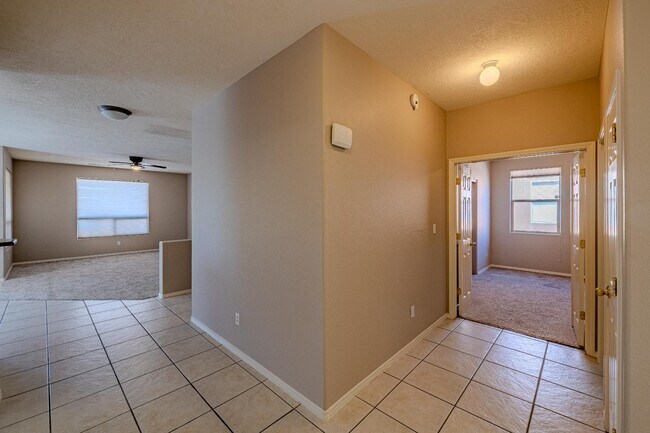 Building Photo - 1124 Calle Corvo NE