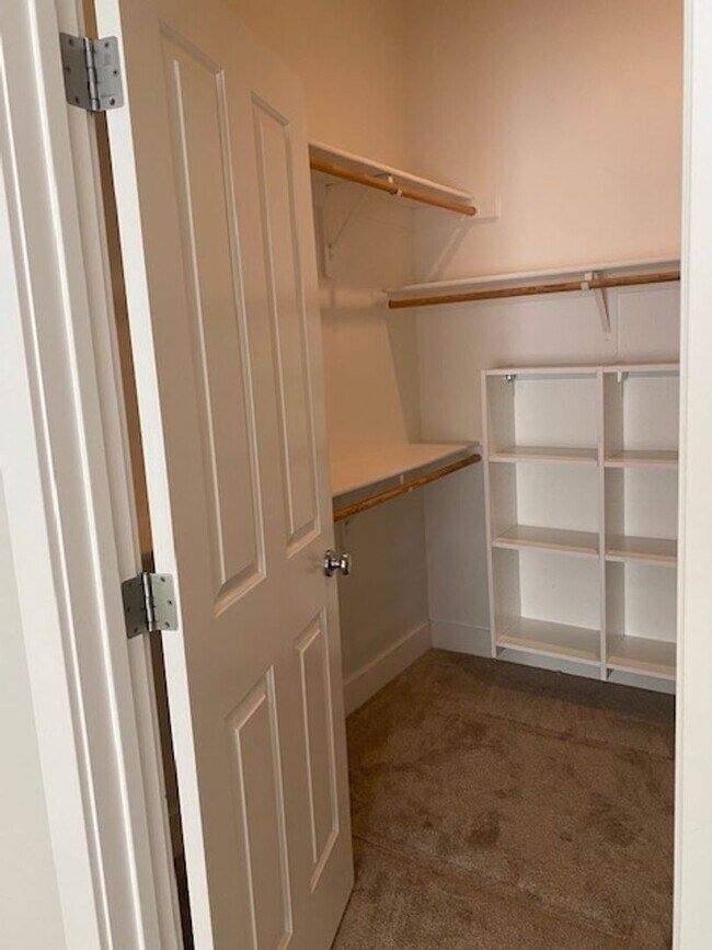 Building Photo - Sweet, perfect 10 located in Caughlin Ranc...