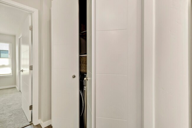 Building Photo - 3537 N Prospect Ln