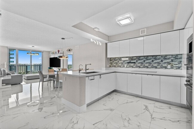 Building Photo - 300 Sunny Isles Blvd