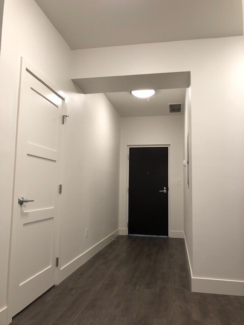 Large entryway - 124 N 29th St