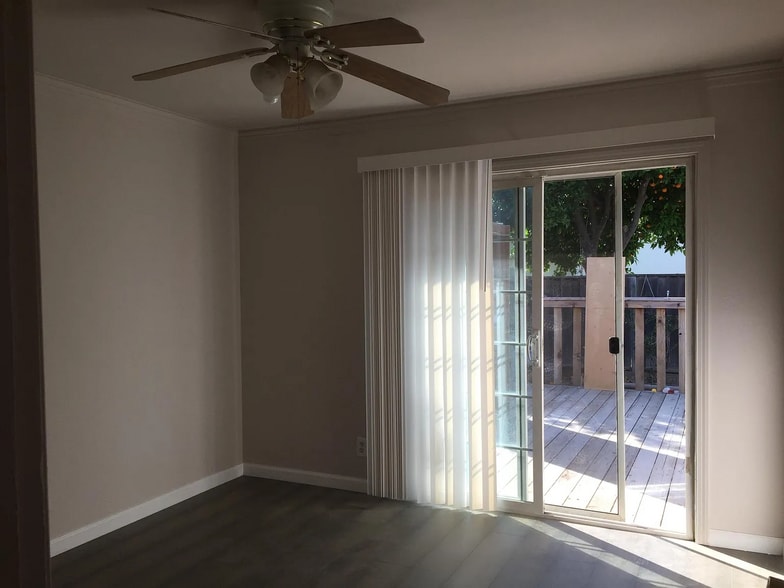 Building Photo - 427 Mignot Ln