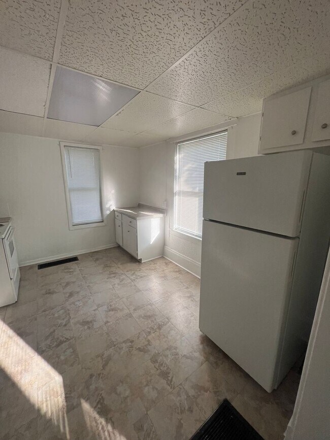 Building Photo - 229 S Eighth St Lansing, MI 48912