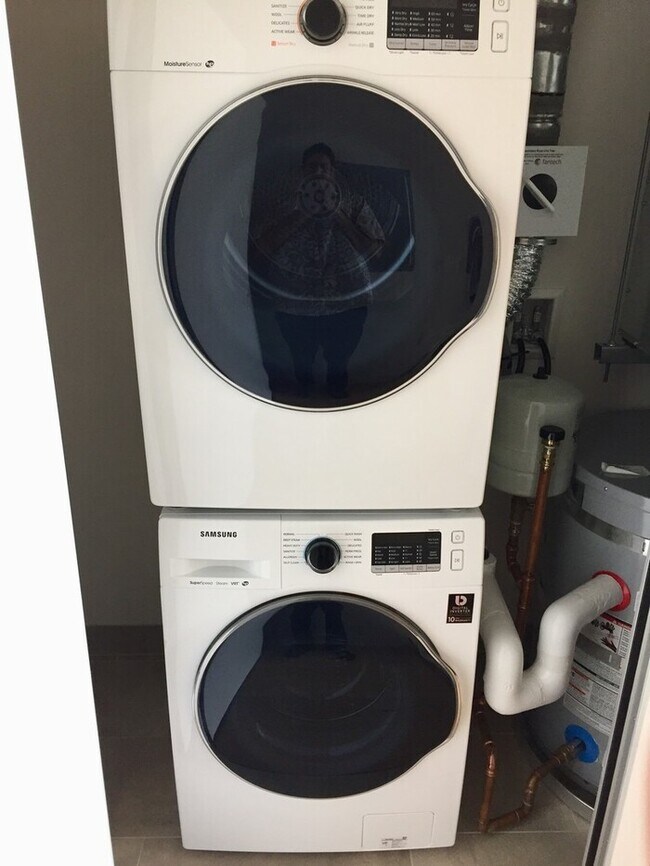 Building Photo - Kakaako: Ae'o - Studio with one Parking (E...