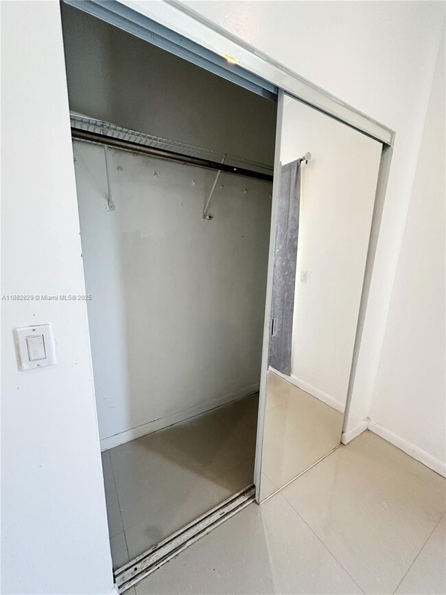 Building Photo - 313 Hendricks Isle