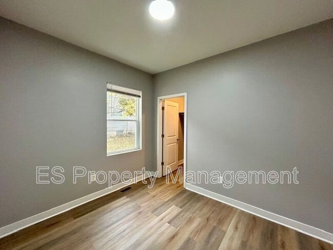 Building Photo - 321 N Kealing Ave